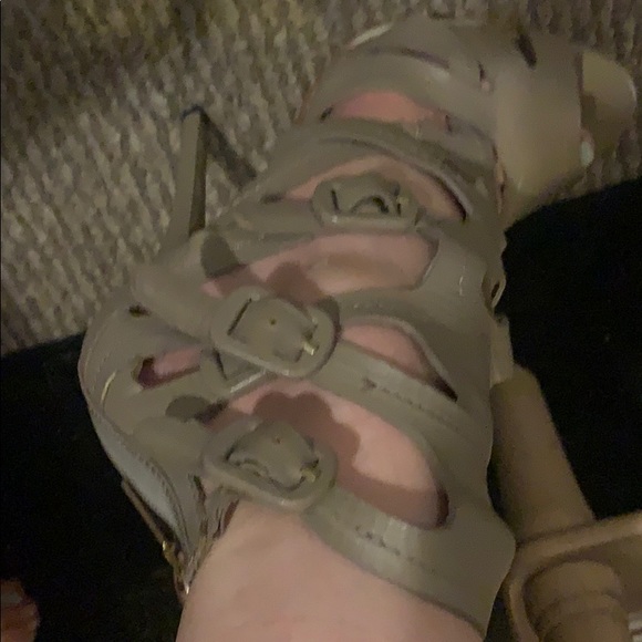 About 5’ L.A.MB Heels. - Picture 2 of 5